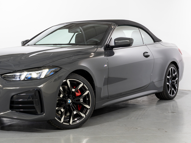BMW Serie 4 430i Cabrio color Gris. Año 2025. 180KW(245CV). Gasolina. En concesionario Oliva Motor Girona de Girona