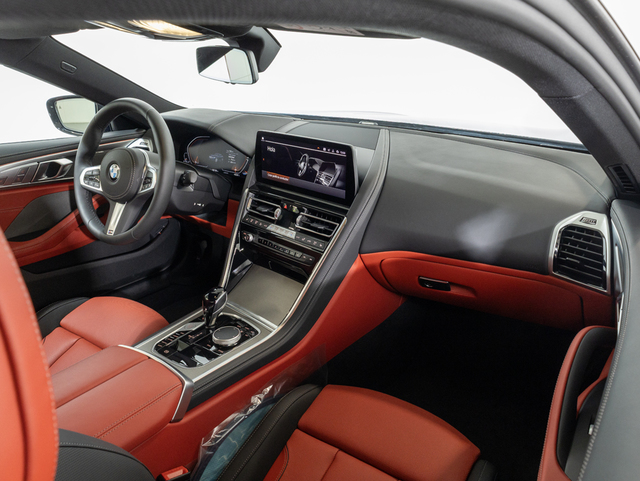 BMW Serie 8 840d Coupe color Azul. Año 2025. 250KW(340CV). Diésel. En concesionario Oliva Motor Girona de Girona