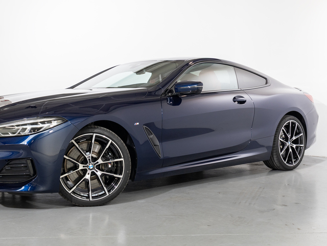 BMW Serie 8 840d Coupe color Azul. Año 2025. 250KW(340CV). Diésel. En concesionario Oliva Motor Girona de Girona