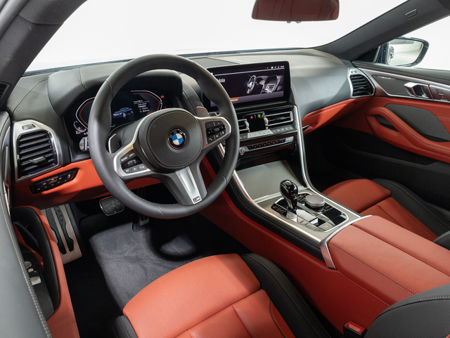 BMW Serie 8 840d Coupe color Azul. Año 2025. 250KW(340CV). Diésel. En concesionario Oliva Motor Girona de Girona