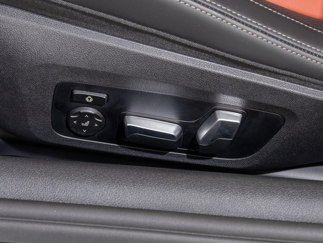 BMW Serie 8 840d Coupe color Azul. Año 2025. 250KW(340CV). Diésel. En concesionario Oliva Motor Girona de Girona