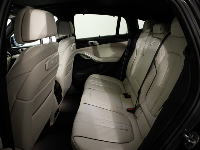 BMW X6 xDrive30d color Gris. Año 2025. 210KW(286CV). Diésel. En concesionario BMW Fuenteolid Valladolid de Valladolid