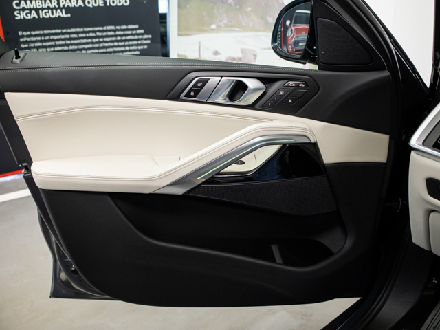 BMW X6 xDrive30d color Gris. Año 2025. 210KW(286CV). Diésel. En concesionario BMW Fuenteolid Valladolid de Valladolid