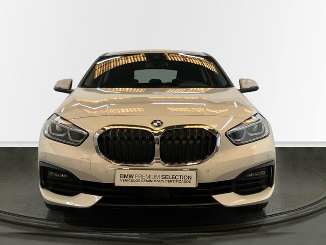 BMW Serie 1 118d color Blanco. Año 2024. 110KW(150CV). Diésel. En concesionario Proa Premium Palma de Illes Balears