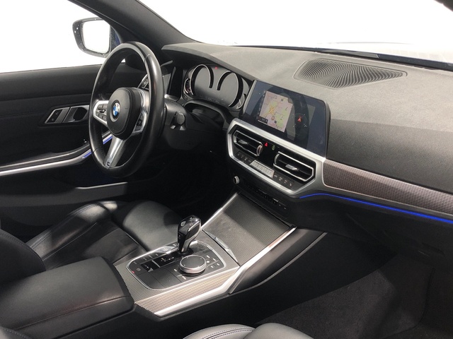 BMW Serie 3 318d color Azul. Año 2020. 110KW(150CV). Diésel. En concesionario Auto Premier, S.A. - ALCALÁ DE HENARES de Madrid
