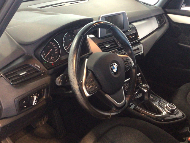 BMW Serie 2 218d Active Tourer color Negro. Año 2016. 110KW(150CV). Diésel. En concesionario BYmyCAR Madrid - Algete de Madrid