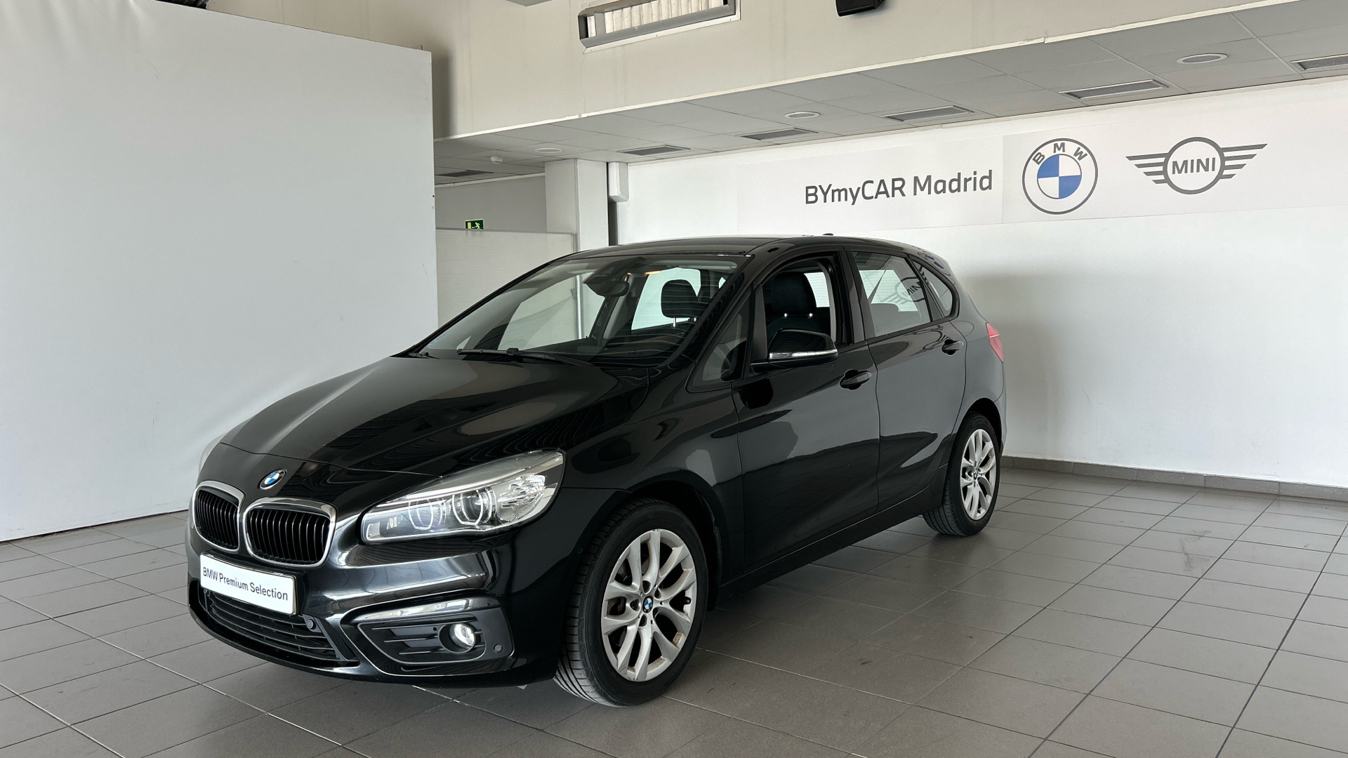BMW Serie 2 218d Active Tourer color Negro. Año 2016. 110KW(150CV). Diésel. En concesionario BYmyCAR Madrid - Alcalá de Madrid