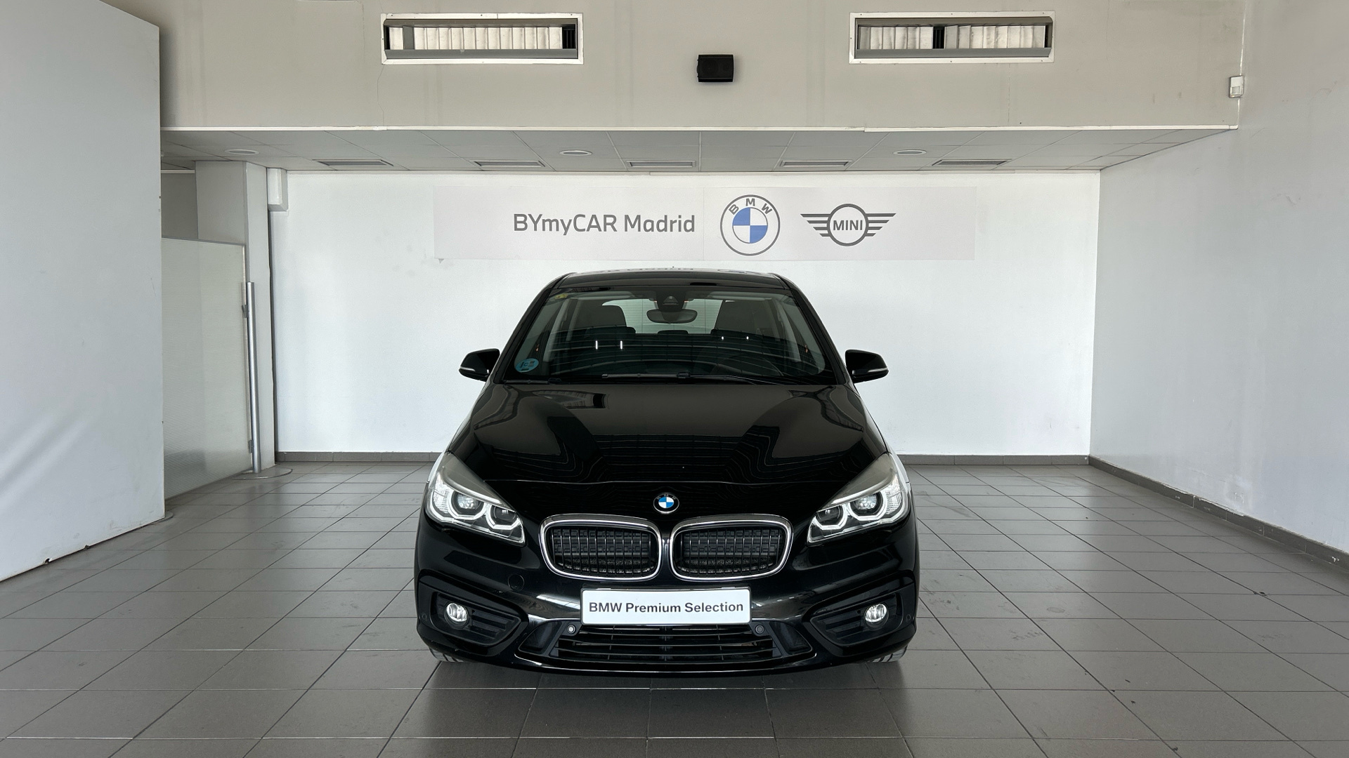 BMW Serie 2 218d Active Tourer color Negro. Año 2016. 110KW(150CV). Diésel. En concesionario BYmyCAR Madrid - Alcalá de Madrid
