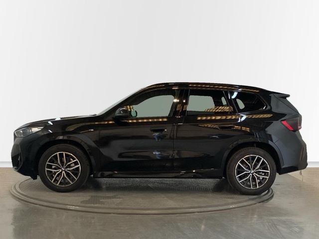BMW X1 sDrive18i color Negro. Año 2025. 100KW(136CV). Gasolina. En concesionario Proa Premium Palma de Illes Balears