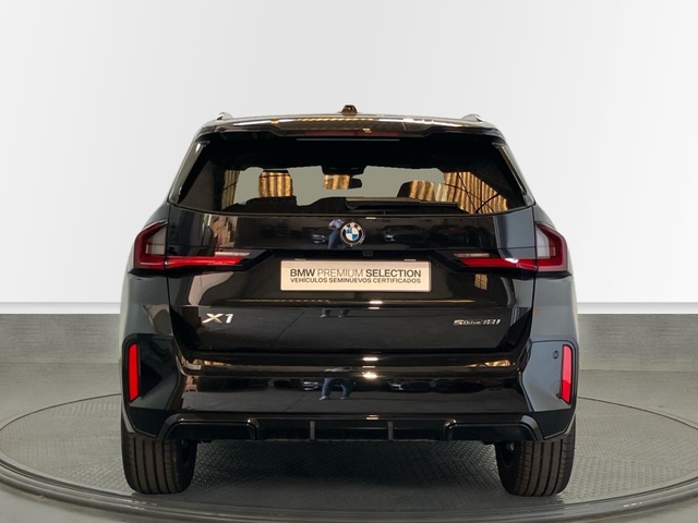 BMW X1 sDrive18i color Negro. Año 2025. 100KW(136CV). Gasolina. En concesionario Proa Premium Palma de Illes Balears