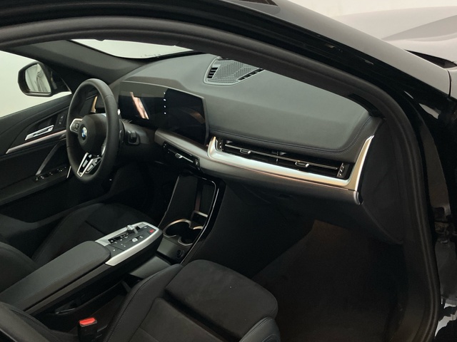 BMW X1 sDrive18i color Negro. Año 2025. 100KW(136CV). Gasolina. En concesionario Proa Premium Palma de Illes Balears