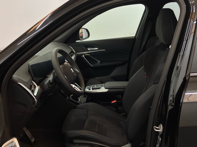BMW X1 sDrive18i color Negro. Año 2025. 100KW(136CV). Gasolina. En concesionario Proa Premium Palma de Illes Balears