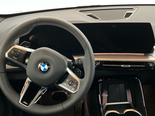BMW X1 sDrive18i color Negro. Año 2025. 100KW(136CV). Gasolina. En concesionario Proa Premium Palma de Illes Balears