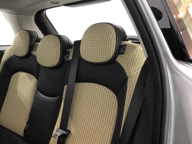 fotoG 8 del MINI MINI 5 Puertas Cooper 100 kW (136 CV) 136cv Gasolina del 2024 en Madrid