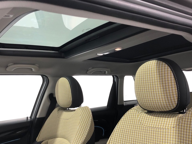 fotoG 12 del MINI MINI 5 Puertas Cooper 100 kW (136 CV) 136cv Gasolina del 2024 en Madrid