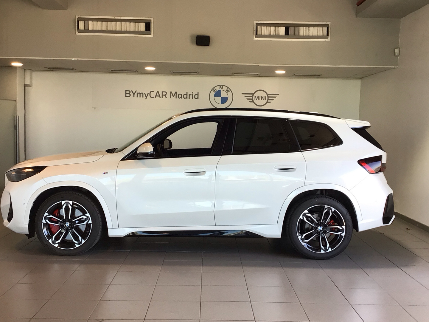 BMW X1 sDrive20d color Blanco. Año 2024. 120KW(163CV). Diésel. En concesionario BYmyCAR Madrid - Alcalá de Madrid