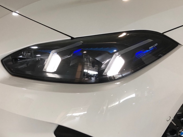 BMW Serie 1 118d color Blanco. Año 2025. 110KW(150CV). Diésel. En concesionario Auto Premier, S.A. - MADRID de Madrid