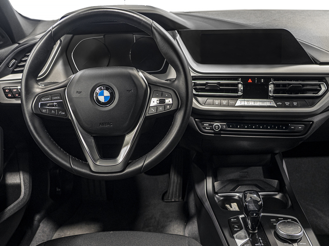 BMW Serie 1 118d color Blanco. Año 2020. 110KW(150CV). Diésel. En concesionario Caetano Cuzco, Alcalá de Madrid