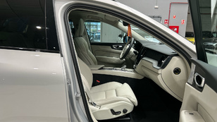 Volvo XC60 T6 Recharge Ultimate Dark AWD Auto 257 kW (350 CV) - 7 Volvo XC60 T6 Ocasión 257 KW (350CV) - 7