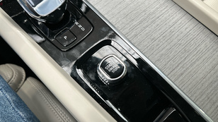 Volvo XC60 T6 Recharge Ultimate Dark AWD Auto 257 kW (350 CV) - 23 Volvo XC60 T6 Ocasión 257 KW (350CV) - 23