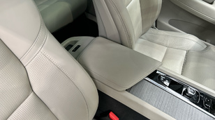 Volvo XC60 T6 Recharge Ultimate Dark AWD Auto 257 kW (350 CV) - 25 Volvo XC60 T6 Ocasión 257 KW (350CV) - 25