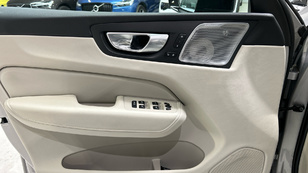 Volvo XC60 T6 Recharge Ultimate Dark AWD Auto 257 kW (350 CV) - 43 Volvo XC60 T6 Ocasión 257 KW (350CV) - 43