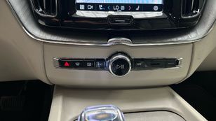 Volvo XC60 T6 Recharge Ultimate Dark AWD Auto 257 kW (350 CV) - 48 Volvo XC60 T6 Ocasión 257 KW (350CV) - 48