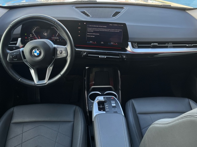 BMW X1 sDrive18d color Blanco. Año 2023. 110KW(150CV). Diésel. En concesionario Grünblau Motor (Bmw y Mini) de Cantabria