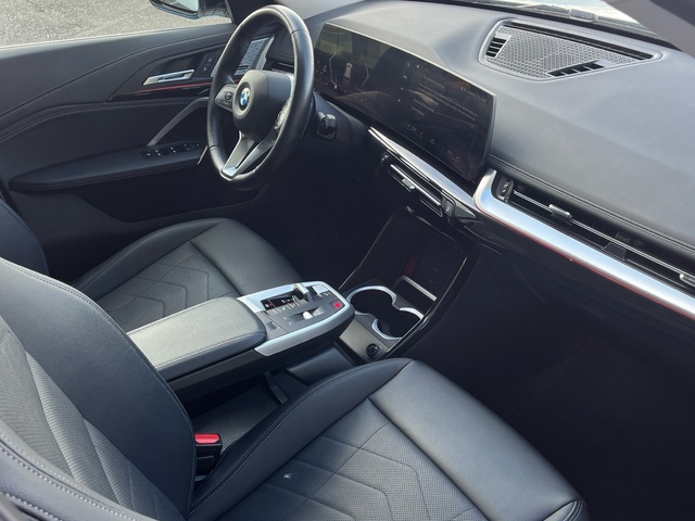 BMW X1 sDrive18d color Blanco. Año 2023. 110KW(150CV). Diésel. En concesionario Grünblau Motor (Bmw y Mini) de Cantabria