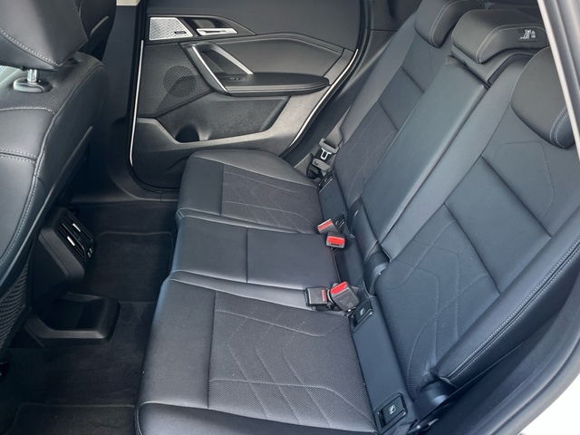 BMW X1 sDrive18d color Blanco. Año 2023. 110KW(150CV). Diésel. En concesionario Grünblau Motor (Bmw y Mini) de Cantabria