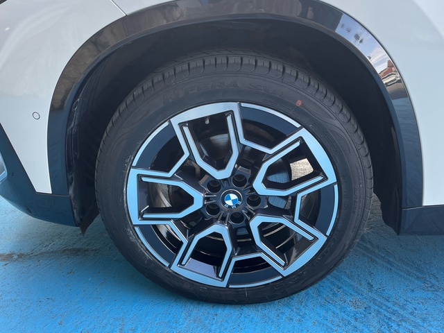 BMW X1 sDrive18d color Blanco. Año 2023. 110KW(150CV). Diésel. En concesionario Grünblau Motor (Bmw y Mini) de Cantabria