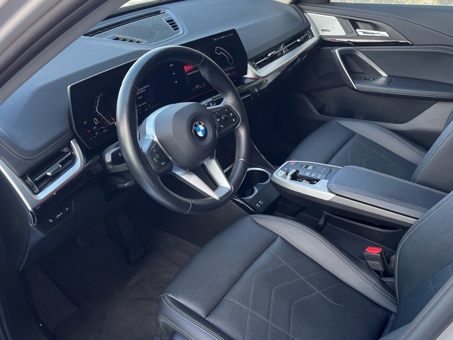 BMW X1 sDrive18d color Blanco. Año 2023. 110KW(150CV). Diésel. En concesionario Grünblau Motor (Bmw y Mini) de Cantabria