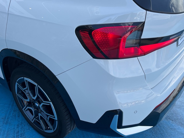 BMW X1 sDrive18d color Blanco. Año 2023. 110KW(150CV). Diésel. En concesionario Grünblau Motor (Bmw y Mini) de Cantabria