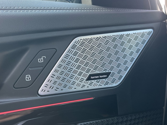 BMW X1 sDrive18d color Blanco. Año 2023. 110KW(150CV). Diésel. En concesionario Grünblau Motor (Bmw y Mini) de Cantabria