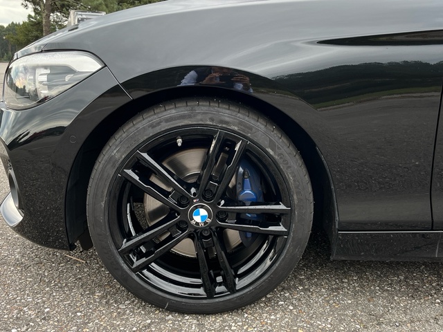BMW Serie 1 120i color Negro. Año 2019. 135KW(184CV). Gasolina. En concesionario Celtamotor Caldas Reis de Pontevedra
