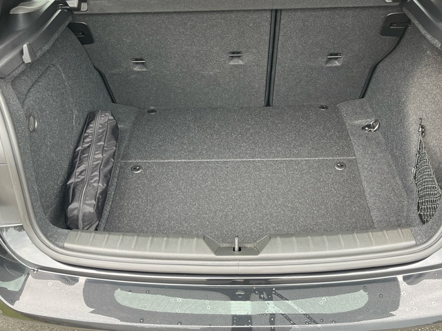 BMW Serie 1 120i color Negro. Año 2019. 135KW(184CV). Gasolina. En concesionario Celtamotor Caldas Reis de Pontevedra