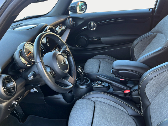 fotoG 12 del MINI MINI 3 Puertas Cooper 100 kW (136 CV) 136cv Gasolina del 2022 en Granada