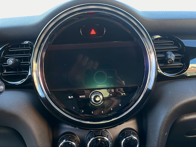 fotoG 14 del MINI MINI 3 Puertas Cooper 100 kW (136 CV) 136cv Gasolina del 2022 en Granada