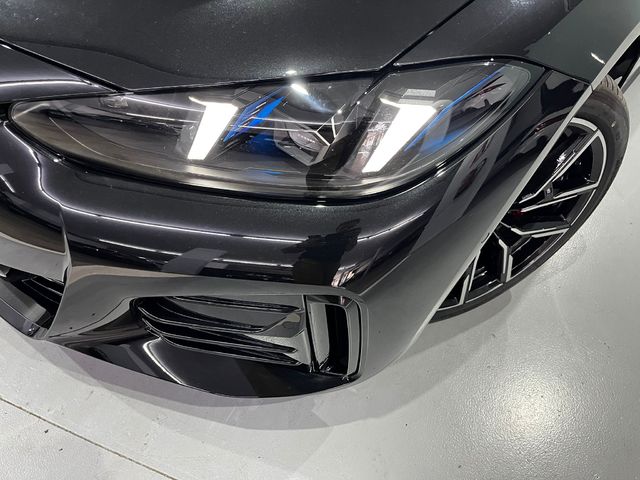 BMW i4 eDrive40 color Negro. Año 2025. 250KW(340CV). Eléctrico. En concesionario Unicars Ponent de Lleida