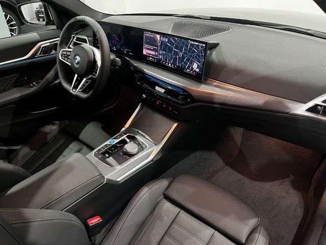 BMW i4 eDrive40 color Negro. Año 2025. 250KW(340CV). Eléctrico. En concesionario Unicars Ponent de Lleida