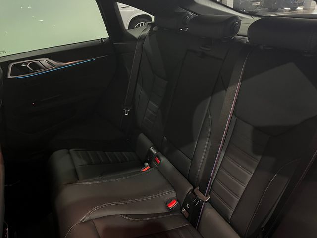 BMW i4 eDrive40 color Negro. Año 2025. 250KW(340CV). Eléctrico. En concesionario Unicars Ponent de Lleida