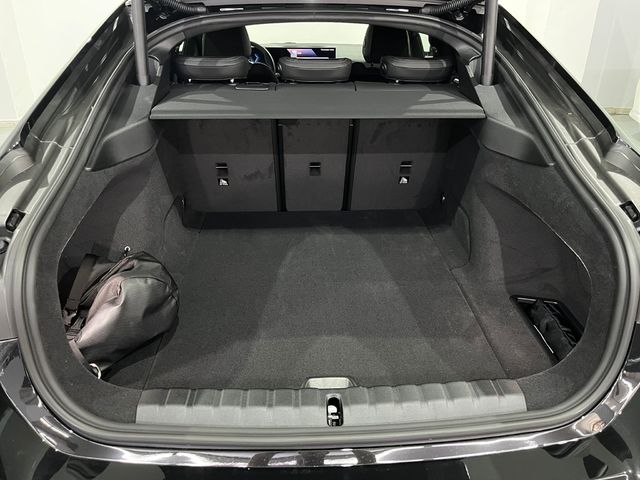 BMW i4 eDrive40 color Negro. Año 2025. 250KW(340CV). Eléctrico. En concesionario Unicars Ponent de Lleida