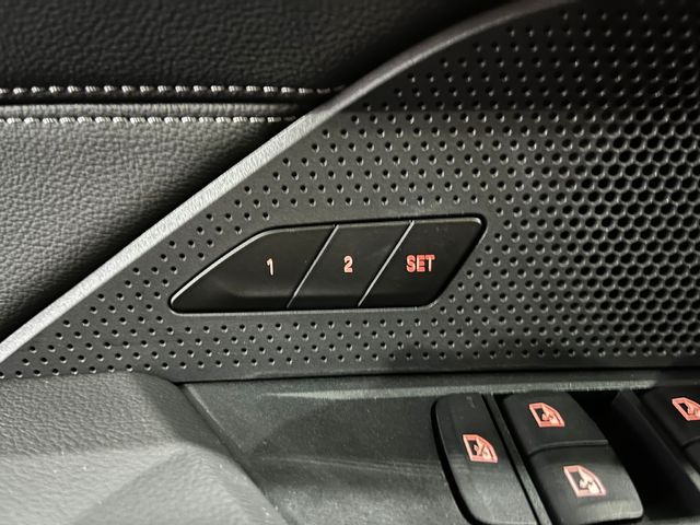 BMW i4 eDrive40 color Negro. Año 2025. 250KW(340CV). Eléctrico. En concesionario Unicars Ponent de Lleida