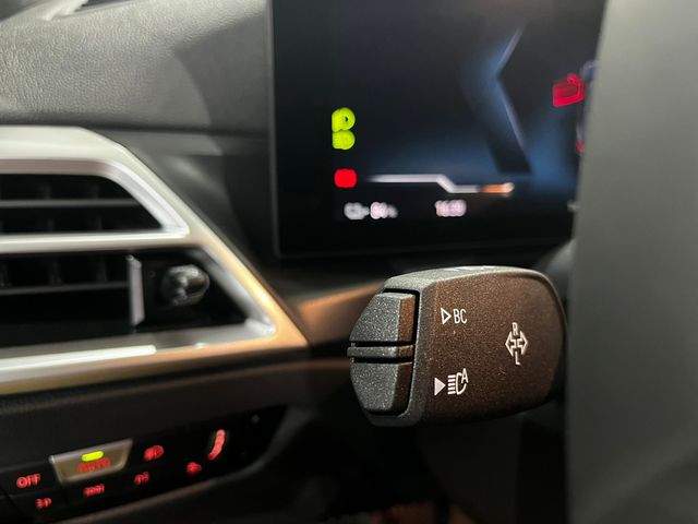 BMW i4 eDrive40 color Negro. Año 2025. 250KW(340CV). Eléctrico. En concesionario Unicars Ponent de Lleida
