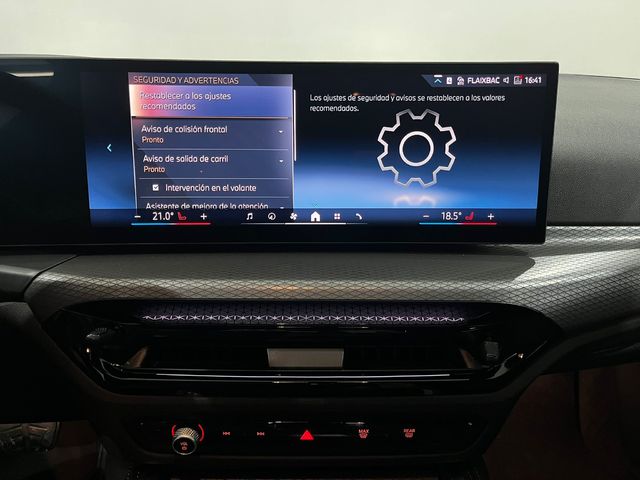 BMW i4 eDrive40 color Negro. Año 2025. 250KW(340CV). Eléctrico. En concesionario Unicars Ponent de Lleida