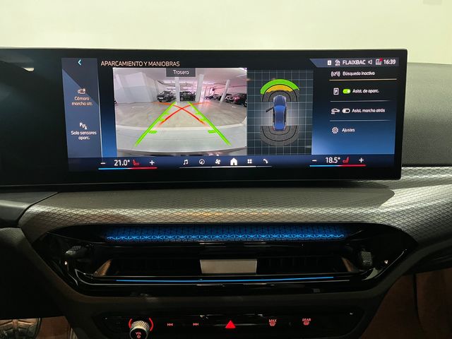 BMW i4 eDrive40 color Negro. Año 2025. 250KW(340CV). Eléctrico. En concesionario Unicars Ponent de Lleida