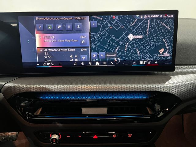 BMW i4 eDrive40 color Negro. Año 2025. 250KW(340CV). Eléctrico. En concesionario Unicars Ponent de Lleida