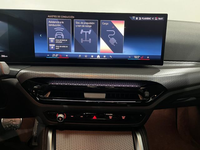 BMW i4 eDrive40 color Negro. Año 2025. 250KW(340CV). Eléctrico. En concesionario Unicars Ponent de Lleida