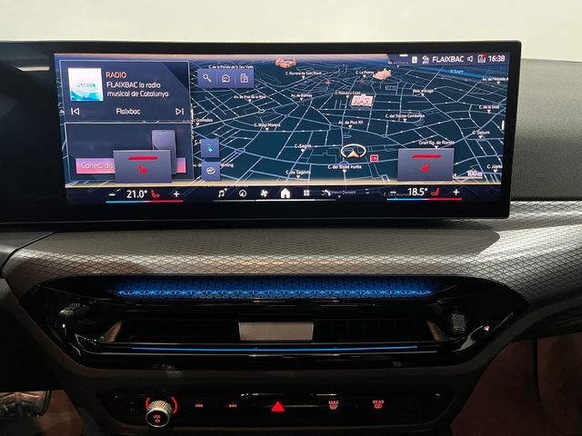 BMW i4 eDrive40 color Negro. Año 2025. 250KW(340CV). Eléctrico. En concesionario Unicars Ponent de Lleida