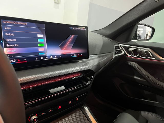 BMW i4 eDrive40 color Negro. Año 2025. 250KW(340CV). Eléctrico. En concesionario Unicars Ponent de Lleida